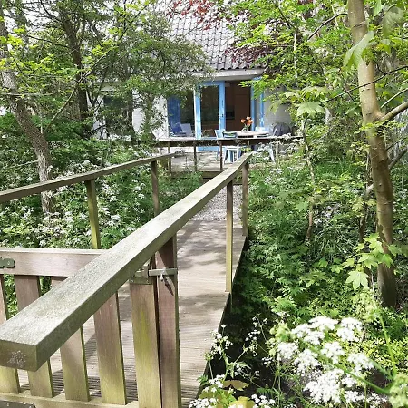 Boshuisje Aan Zee بيتين